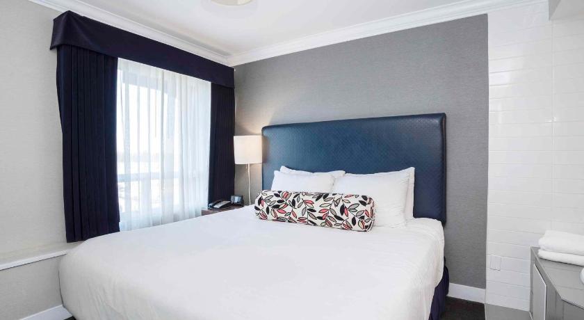 Image of Jacuzzi Suite, 1 King Bed, Kitchen 5