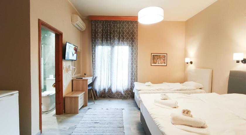 Image of Deluxe Triple Room 0