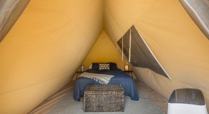 Onalaska (TX) Embrace a Cozy A-Frame Getaway On Lake Livingston 3-Star Accommodation suite