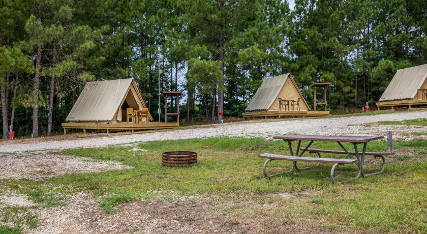 Onalaska (TX) Embrace a Cozy A-Frame Getaway On Lake Livingston 3-Star Accommodation room