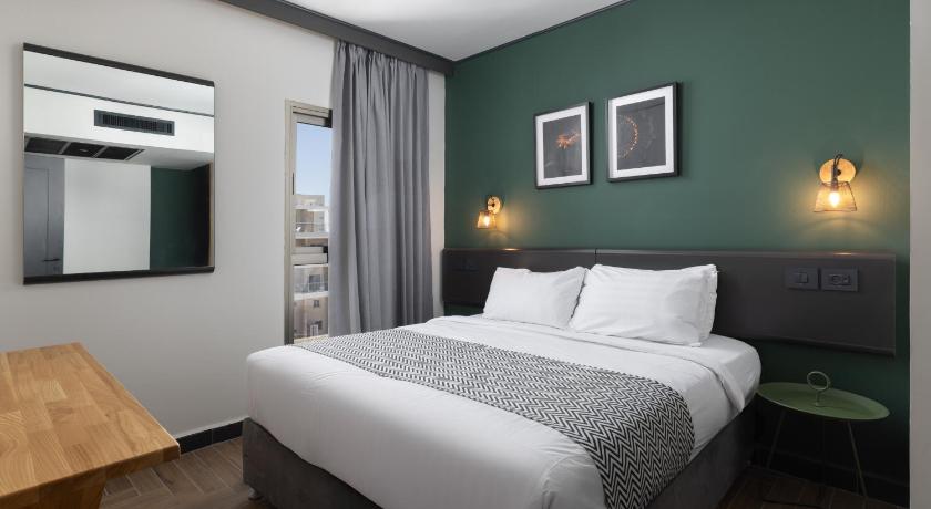 صورة غرفة كومفورت مزدوجة مطلة على المسبح (Comfort Double Room with Pool View) 3