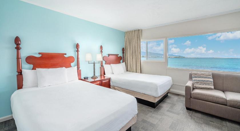 Image of 2 Double Beds Oceanfront 7