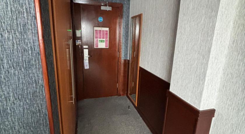 Image of Standard Family Room 17