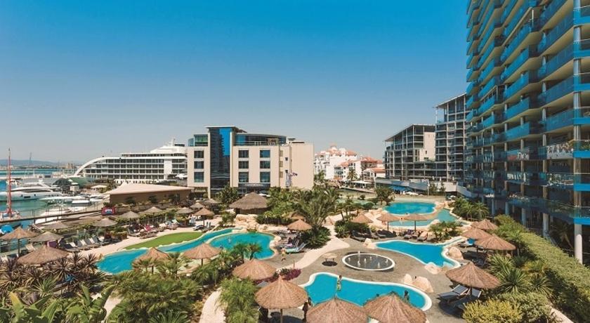 2 Bed Modern Apt in Ocean Village with Pools, Jacuzzi & Stunning Rock Views