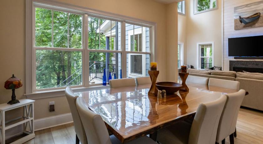테렐 Cozy 4BR Home - Peaceful Lake Cove Views 5성급 숙소 레스토랑