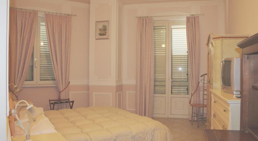 カンポバッソ Hotel Rinascimento 4つ星 ホテル スイート