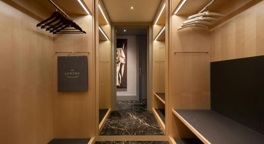 Image of Macassar with View, 1 Bedroom Suite, City view 16