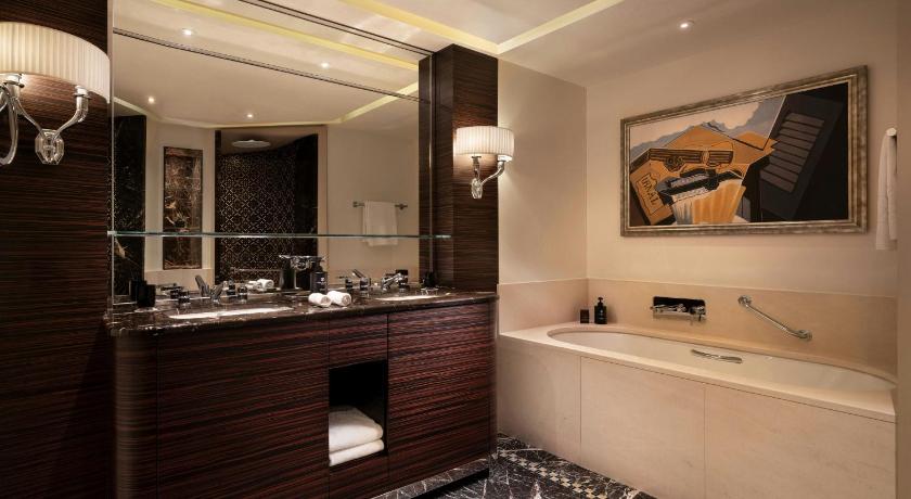 Image of Macassar with View, 1 Bedroom Suite, City view 2