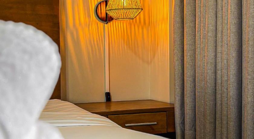 Image of Junior Suite with Kitchenette 8