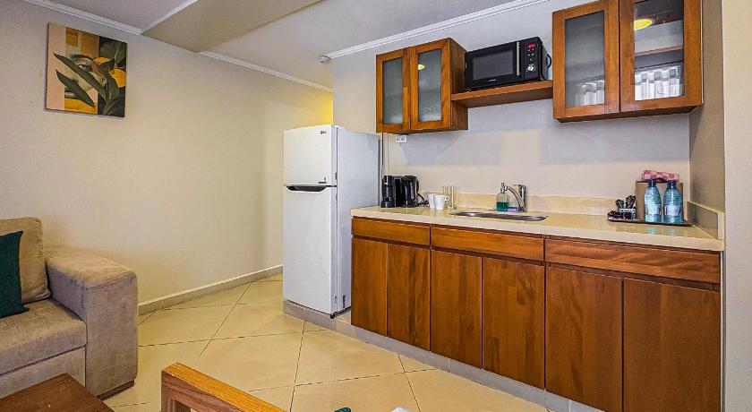 Image of Junior Suite with Kitchenette 14