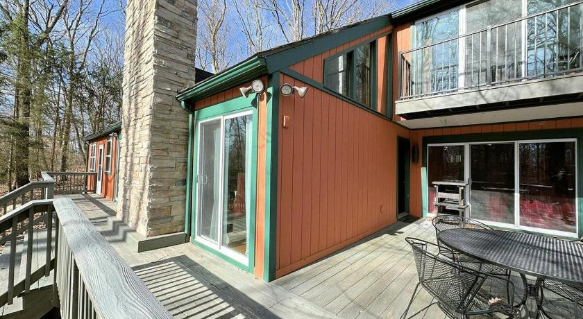 그린타운 Paradise Uncovered Chalet Near Lake 5성급 숙소 수영장