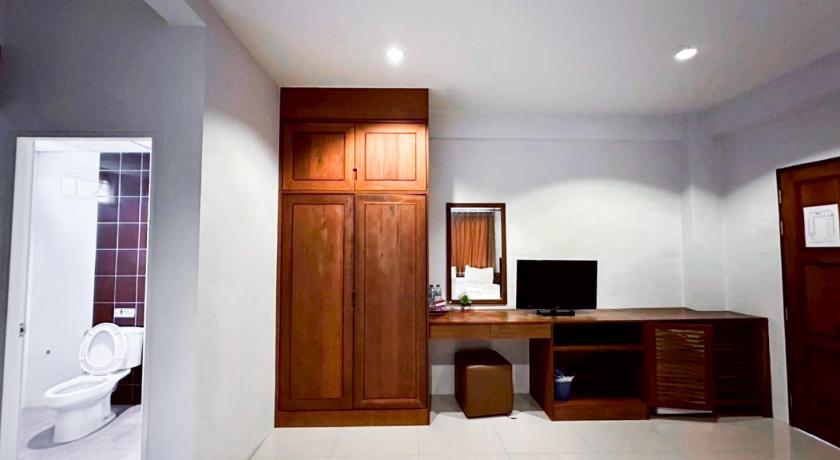 Image of Deluxe Family Room 8