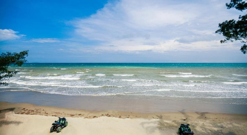 コタ・ベルッ ALAYA BEACH CLUB  4つ星 ホテル 外観