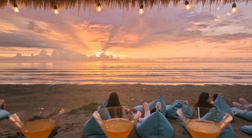 コタ・ベルッ ALAYA BEACH CLUB  4つ星 ホテル ロビー