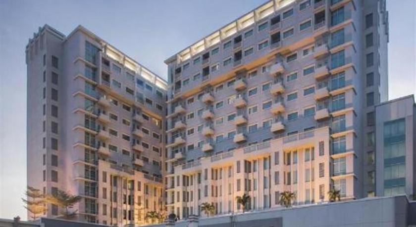 マカッサル CLARO Makassar Hotel & Convention 4つ星 ホテル スイート