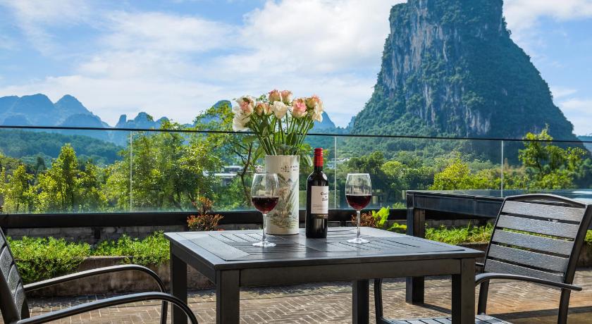 Yangshuo Yangshuo River Lodge Hotel - Airport or TS Free pick up over 3 nights 4-Star Guesthouse room