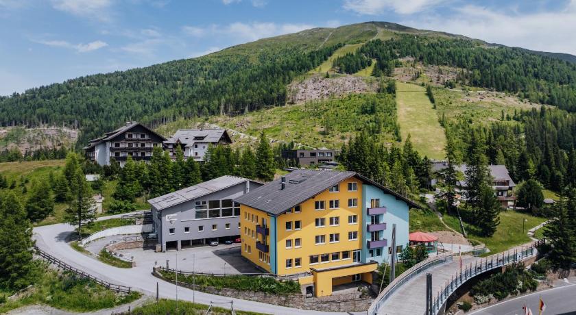 Basekamp Mountain Budget Hotel