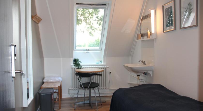 Image of Single Room with Shared Shower and Toilet 0