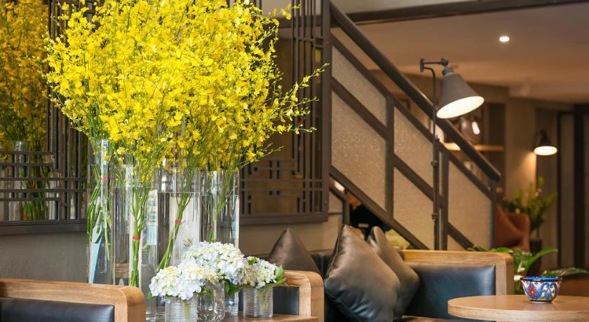 a living room filled with furniture and plants, Bespoke Trendy Hotel Hanoi (Formerly Hanoi La Siesta Hotel Trendy) in Hanoi