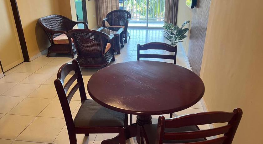 パンコール Thara Hotel & Resort  3つ星 ホテル プール