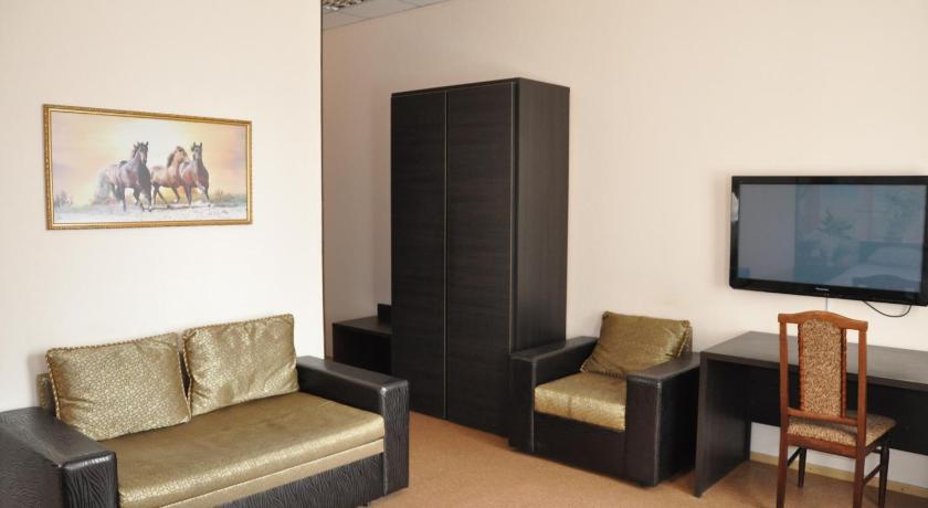 Szoba hatalmas kétszemélyes ággyal (King Room) fotója 10