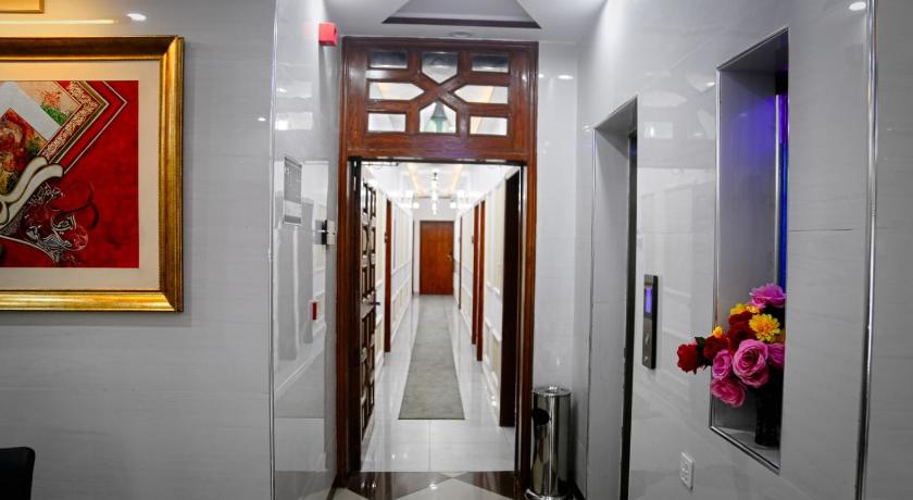 Nishaz Hotel & Suites - image 3