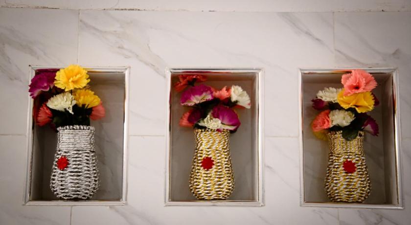 Nishaz Hotel & Suites - image 8