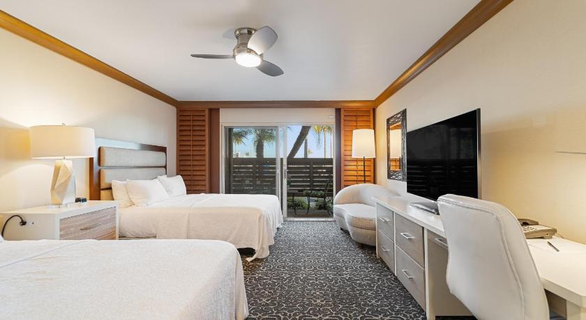 Image of Standard Queen Non View Accessible Room with Roll-in Shower 0
