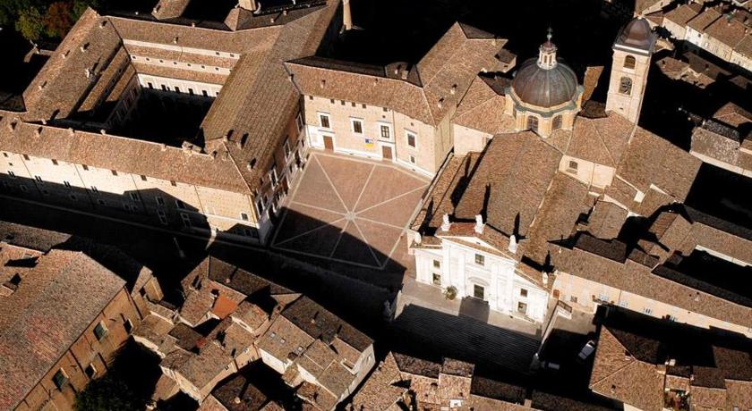 a large building with a bunch of buildings around it, Guest House Domus Urbino in Urbino