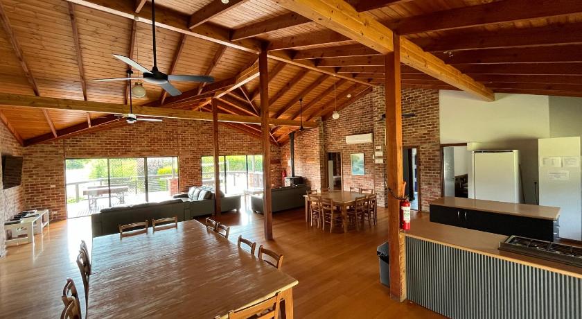 吉普斯兰地区 Prom Coast Holiday Lodge 4星级 酒店 泳池