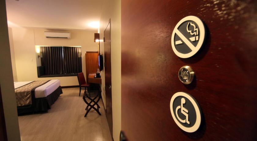 Image of 1 Queen Bed, Accessible Room, Non-Smoking 7