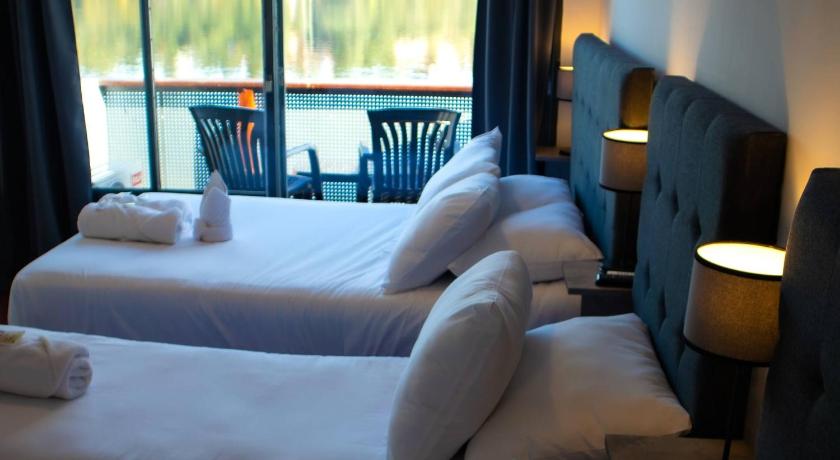 Ảnh của Phòng 4 Người Nhìn ra Hồ nước (Quadruple Room with Lake View) 0