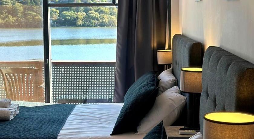 Ảnh của Phòng 3 Người Nhìn Ra Hồ Nước (Triple Room with Lake View) 0