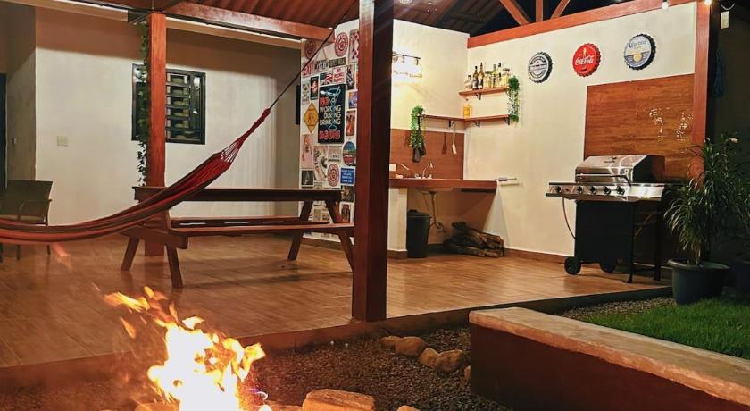 Casa en Boquete con gazebo, BBQ y fogata en el exterior - Kame House
