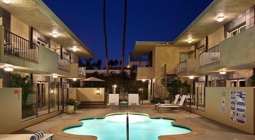 7 Springs Inn &amp; Suites — Hotel in Palm Springs (CA)