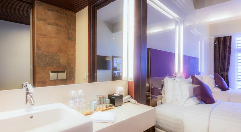 Image of Executive 2 Single Beds 7