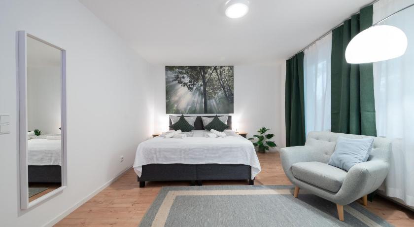 Central Studio Near Main Train Station & Old City Hall