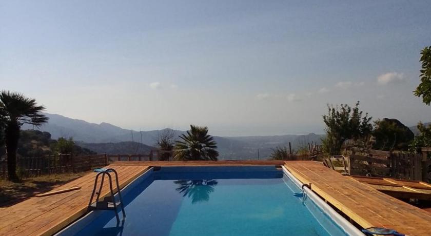 Vista Alcantara Retreat VERY Rural, Private and Secluded Mountain-Top Villa & Farm with a Dog! At 63
