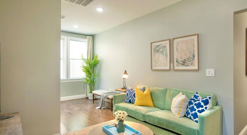 Spacious 3BR Near NYC with Workspace