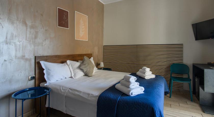 Image of Triple Room with Private Bathroom 4