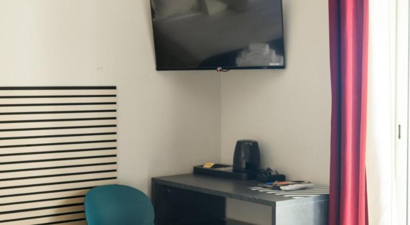 Image of Triple Room with Private Bathroom 12