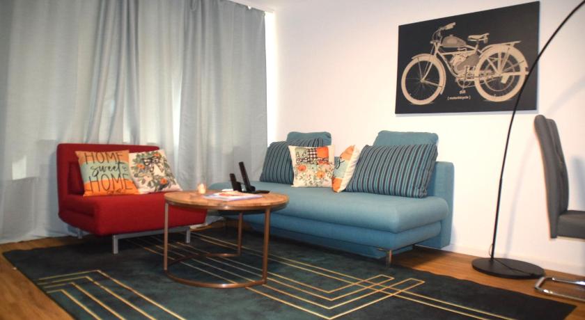 GraceHomes - 3 Room Apartment, Airport, Stuttgart Messe & Fair, Garage, Ventilator, Free Coffee, WiF