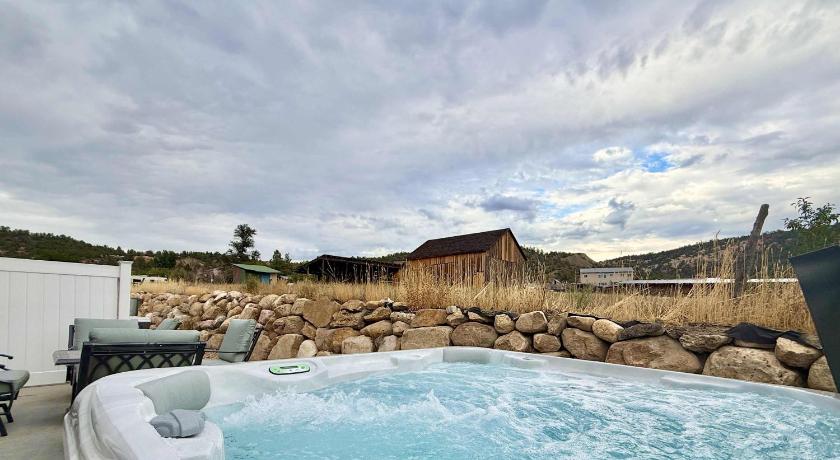 글렌데일 (UT) Entire Duplex near Zion with 2 hot tubs sleeps 9 4성급 숙소 객실