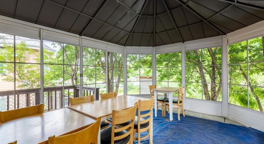 旌善 Fun and Happy Pension Jungsun 3つ星 ゲストハウス レストラン