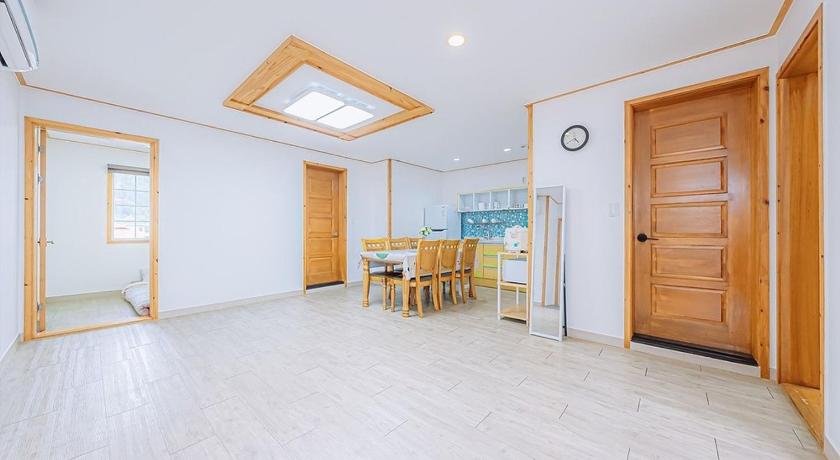 旌善 Fun and Happy Pension Jungsun 3つ星 ゲストハウス ロビー