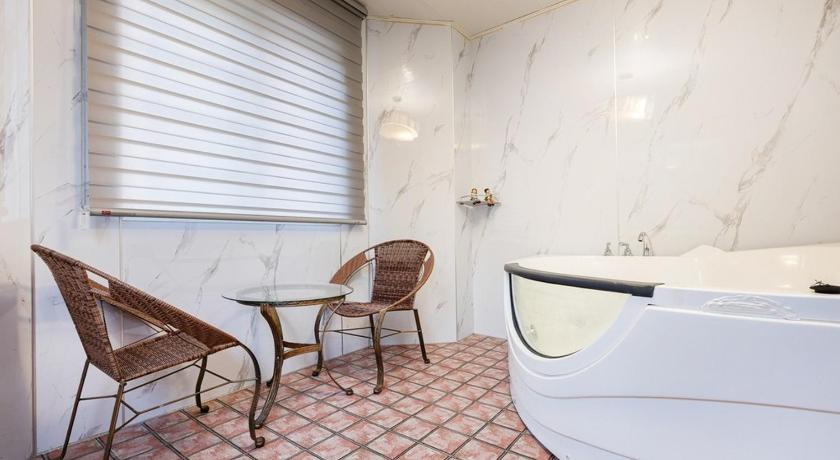 旌善 Fun and Happy Pension Jungsun 3つ星 ゲストハウス レストラン