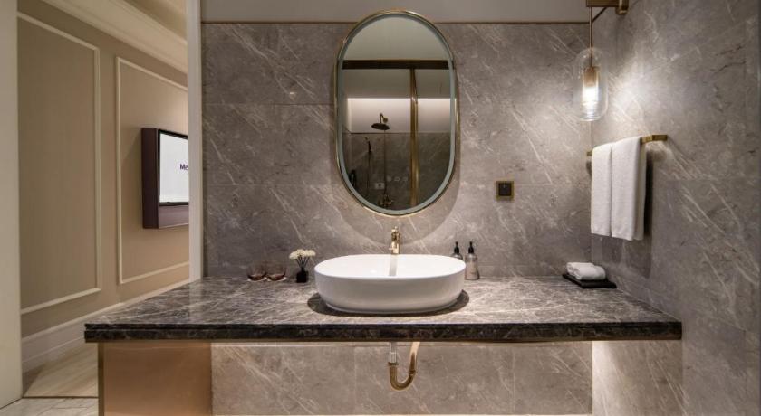 Image of Deluxe Suite with 1 Kingsize Bed 4