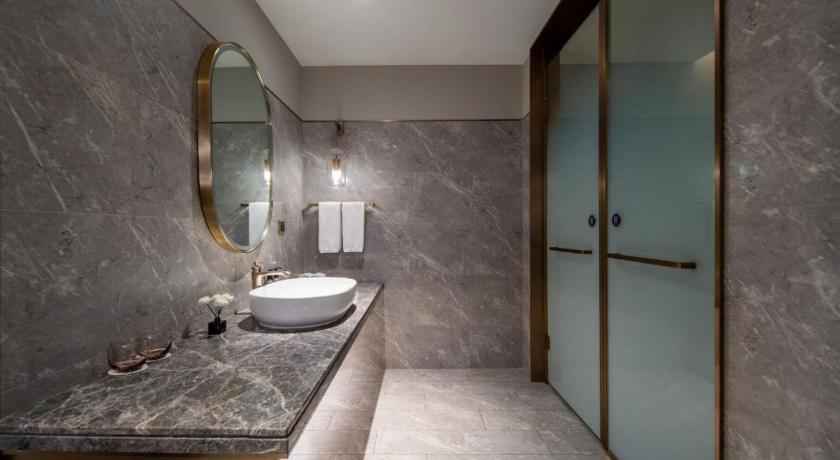 Image of Privilege Room with 2 Single Beds 4