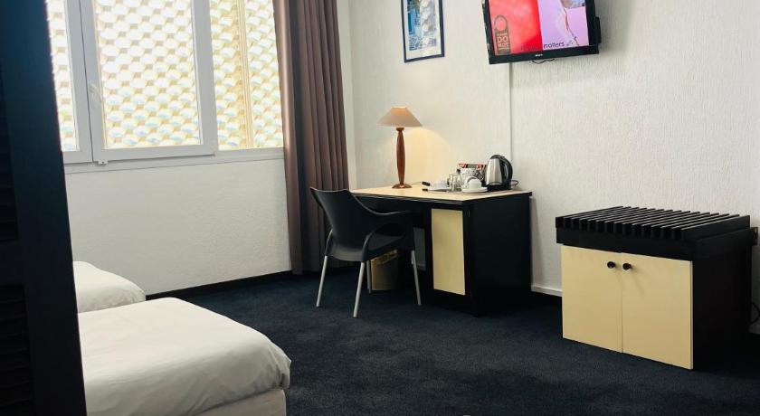 รูปของดีลักซ์ สำหรับ 3 คน (Deluxe Triple Room) 12