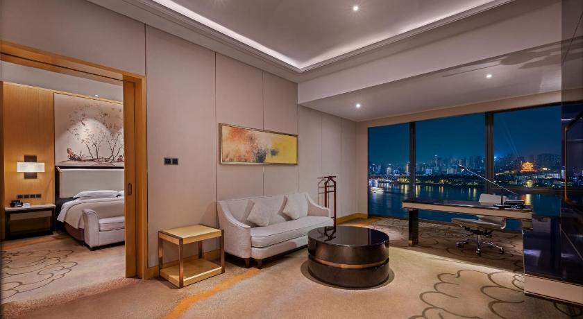 Image of King Suite River View And Lounge Access 4
